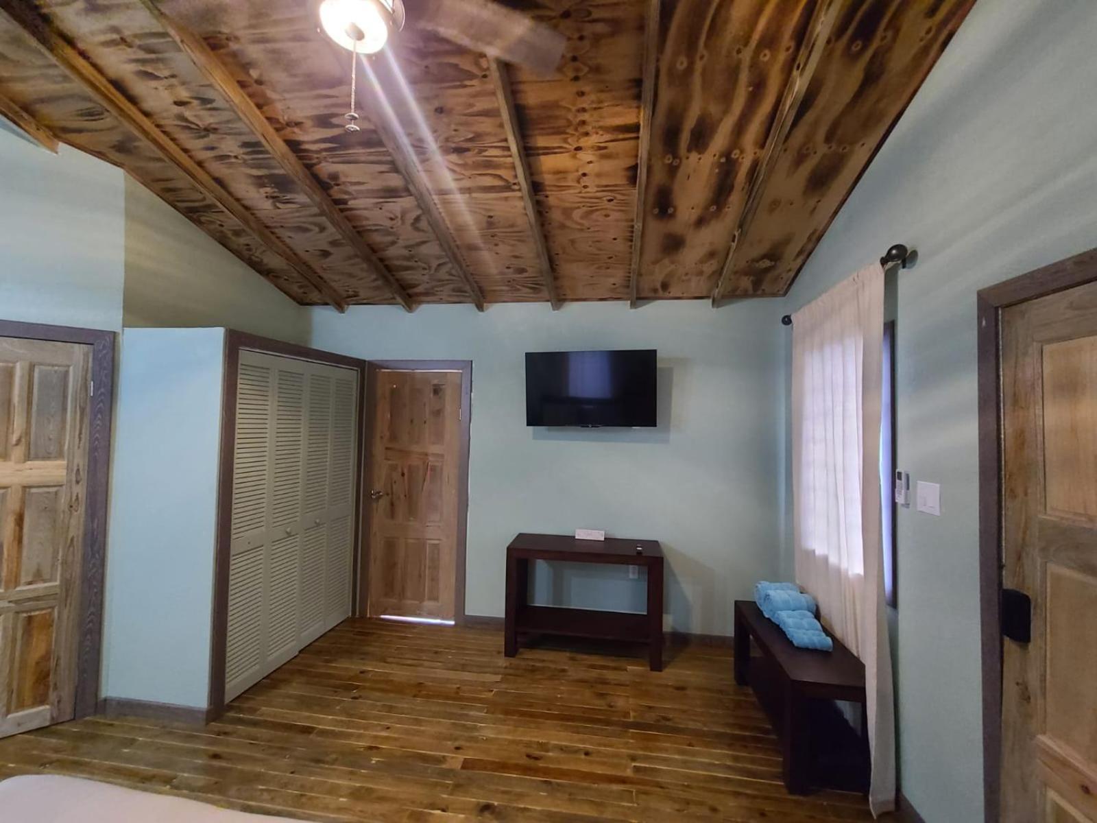 Bed and Breakfast Tuquil-Ha Ladyville Екстер'єр фото