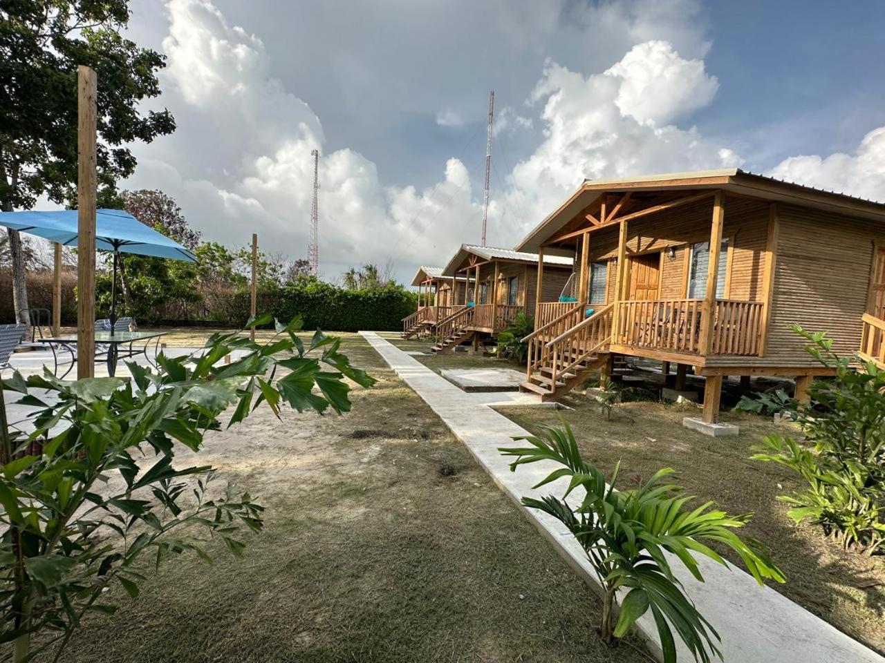 Bed and Breakfast Tuquil-Ha Ladyville Екстер'єр фото