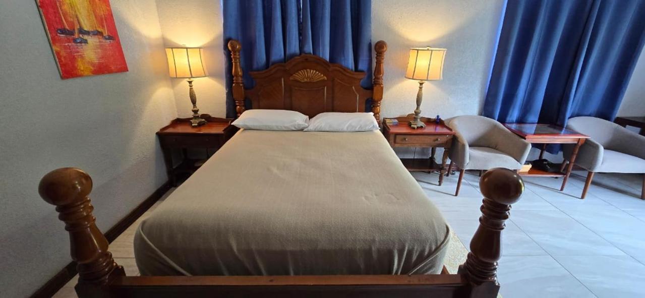 Bed and Breakfast Tuquil-Ha Ladyville Екстер'єр фото