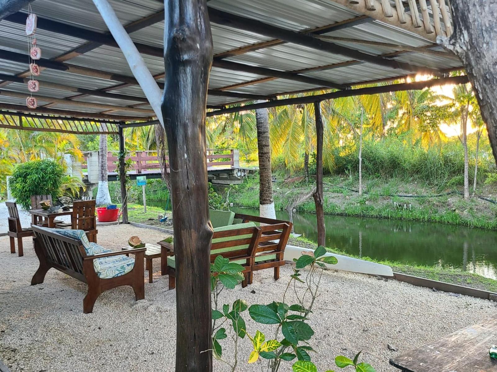 Bed and Breakfast Tuquil-Ha Ladyville Екстер'єр фото